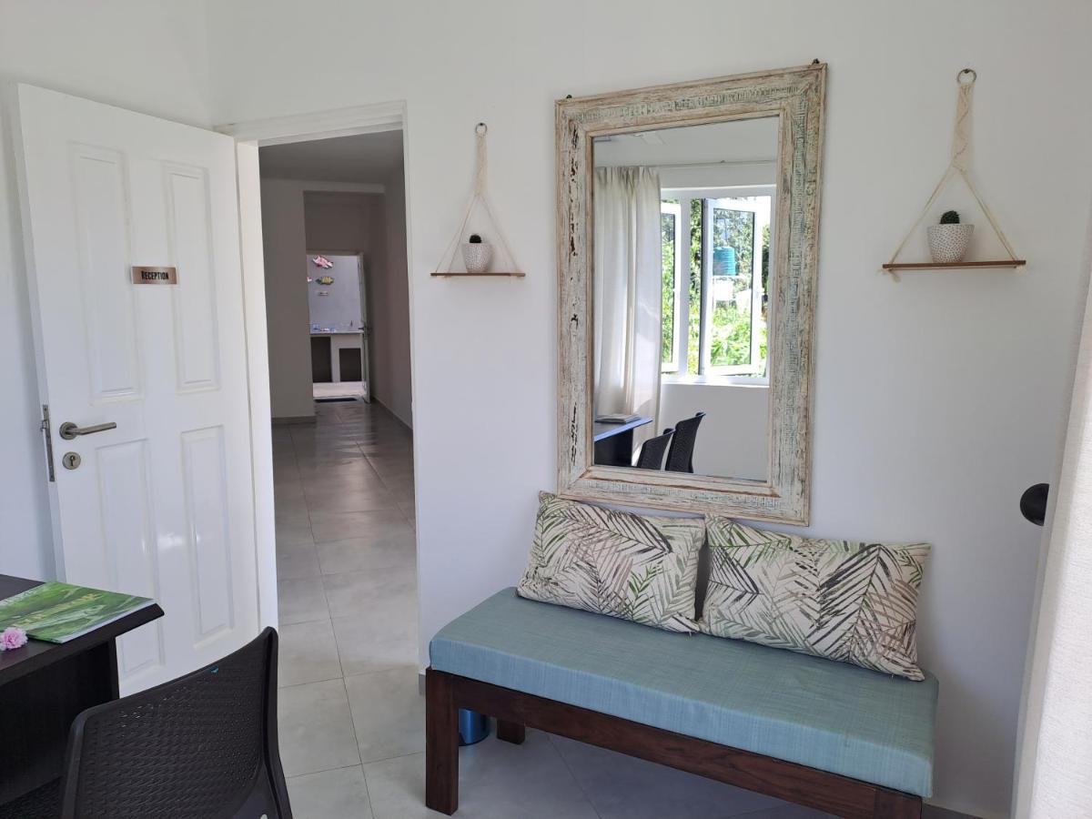 Harmony Self-Catering Apartments Beau Vallon  Exterior photo