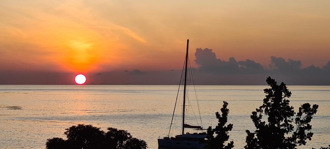 Harmony Self-Catering Apartments Beau Vallon  Exterior photo